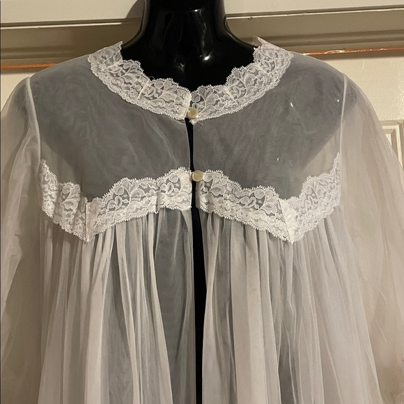 Elegant White Lace Trim Nightgown new with tags - Picture 2 of 5